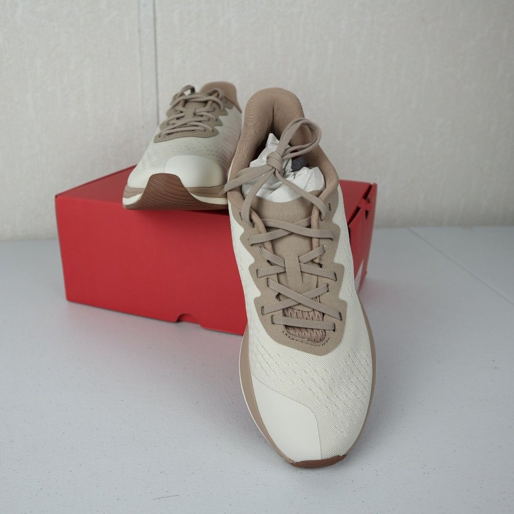 NEW Lane-eight Women's Relay Trainer Latte 7.5
